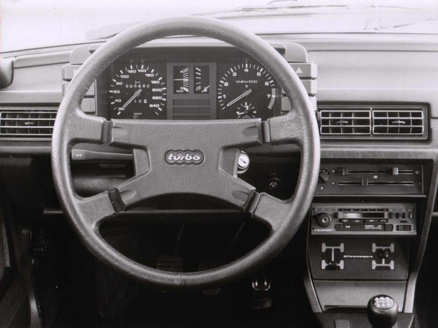 Панель приборов Audi Quattro (Typ 85) 1980 года  (WW) (фото 27 из 34)